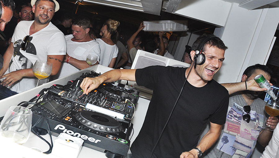 Beachouse Outside with Andrea Oliva by TS 11