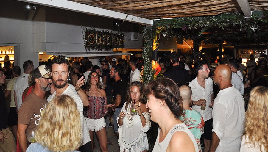 Beachouse Outside with Andrea Oliva by TS 13