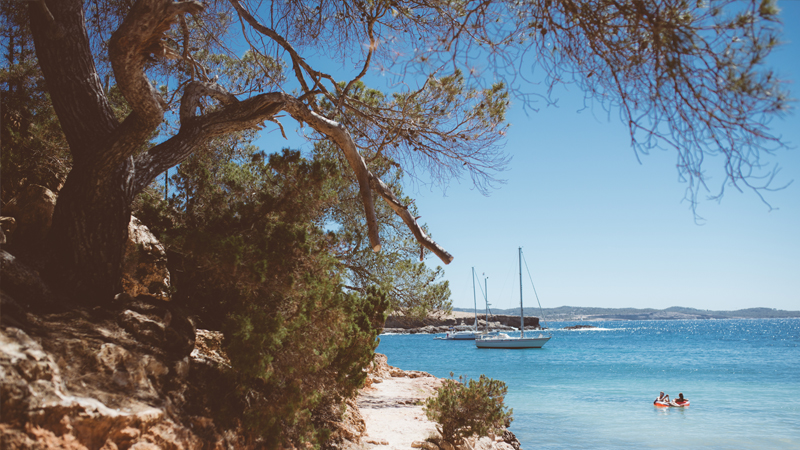 El Chringuito Cala Gracioneta by Essential Ibiza photographed by Hrvoje Slebur-11