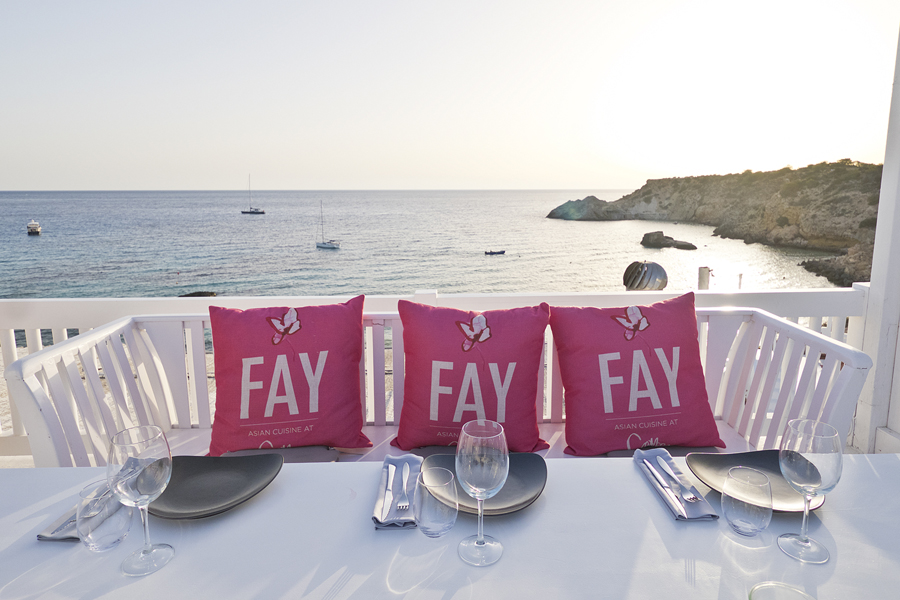 Fay Cotton beach by la skimal