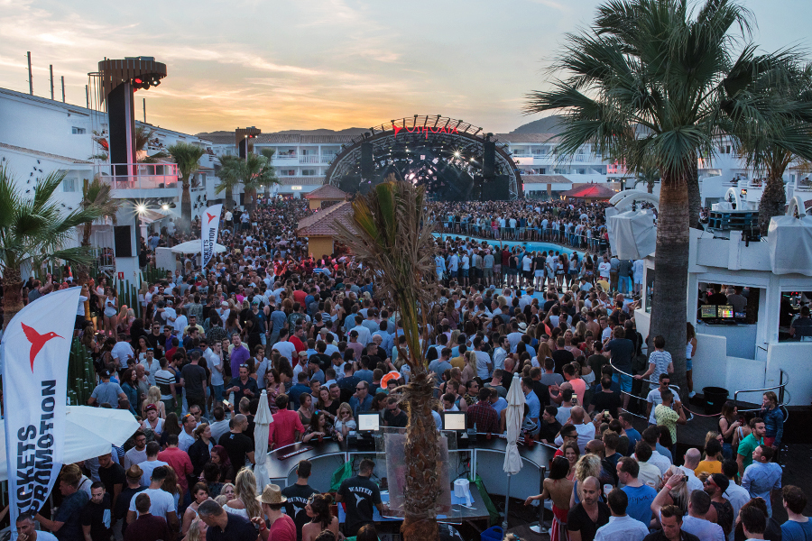 Ushuaia_Opening_Essentialibiza_2017_by_Tamara_Sini_004
