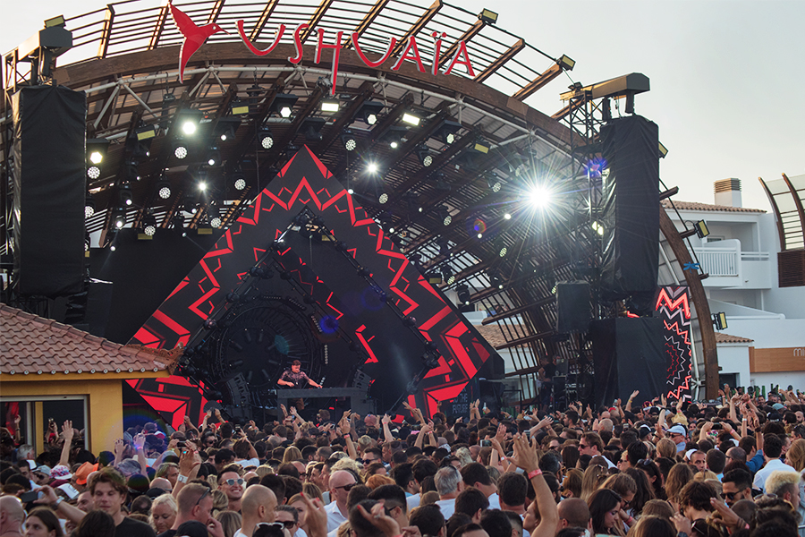 Ushuaia_Opening_Essentialibiza_2017_by_Tamara_Sini_006