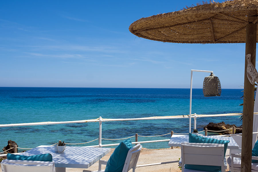 atzaro beach by la skimal
